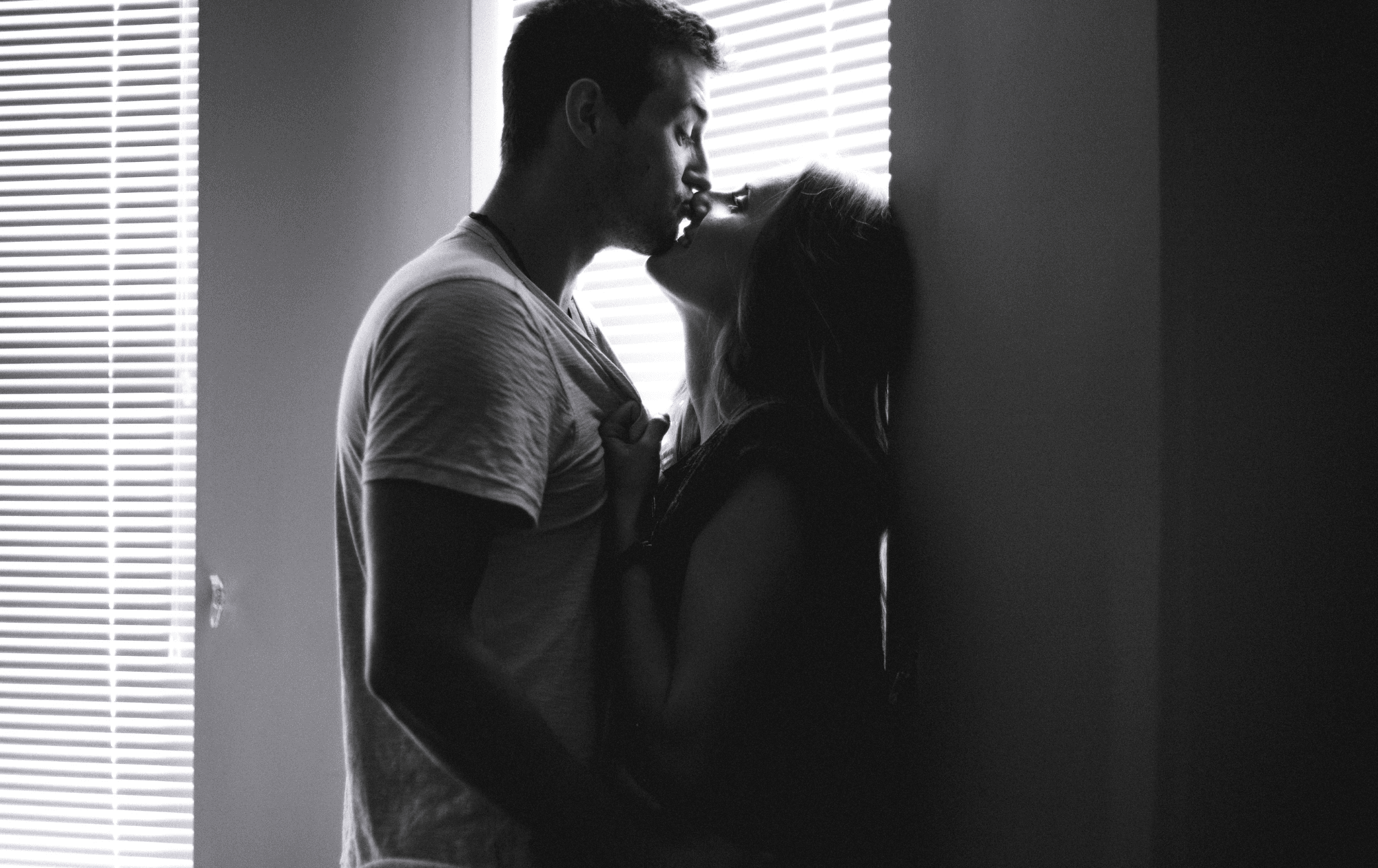 Immagine principale: Come capire se si è innamorati: i segnali che la psicologia riconosce
